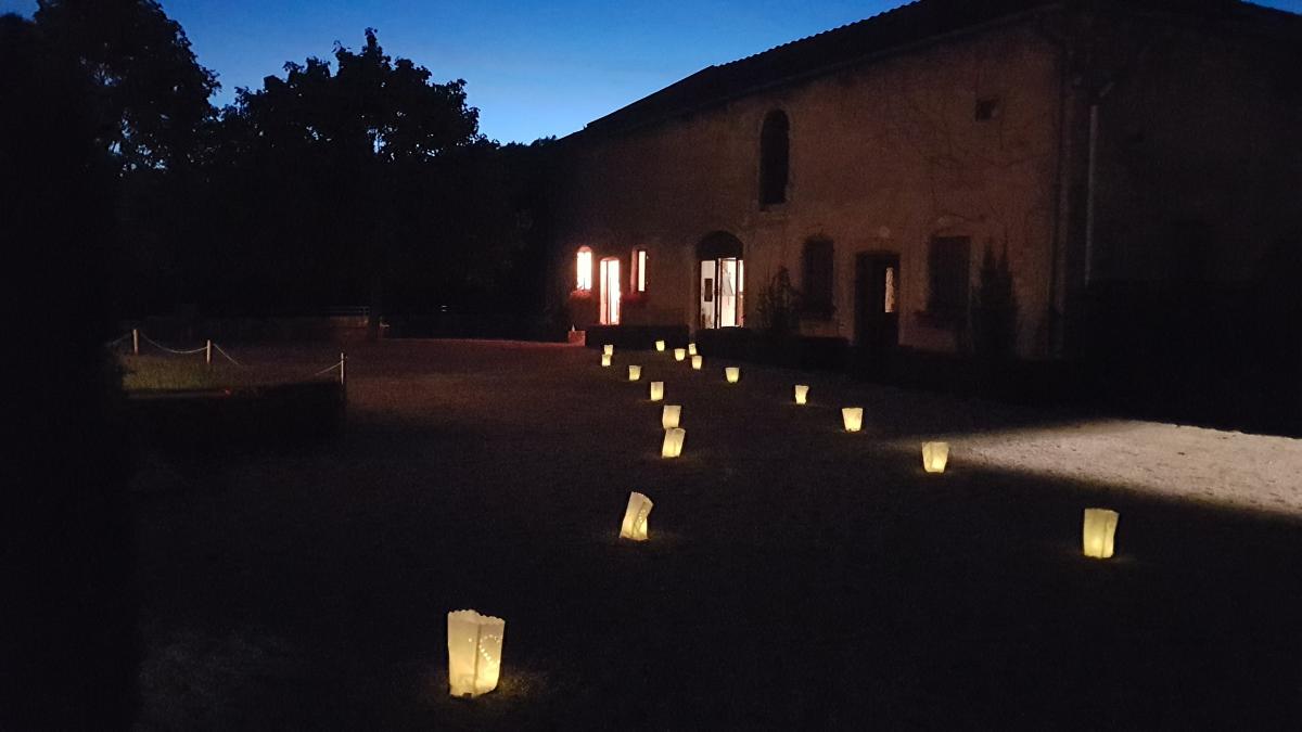 chemin vers piste de danse salle de la poterne soirée nuit au chateau - Crédit photo : Aurore THIEBAUT
